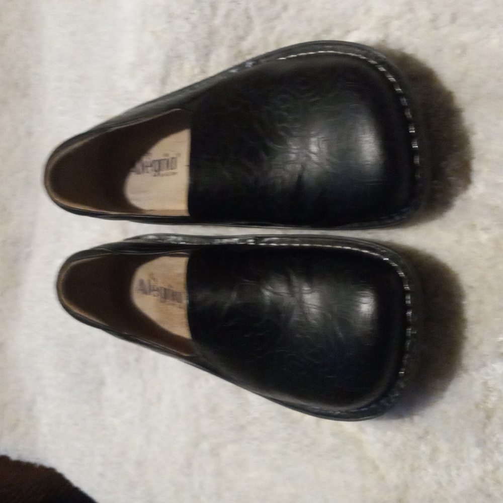 Comfortable  women  work  shoes